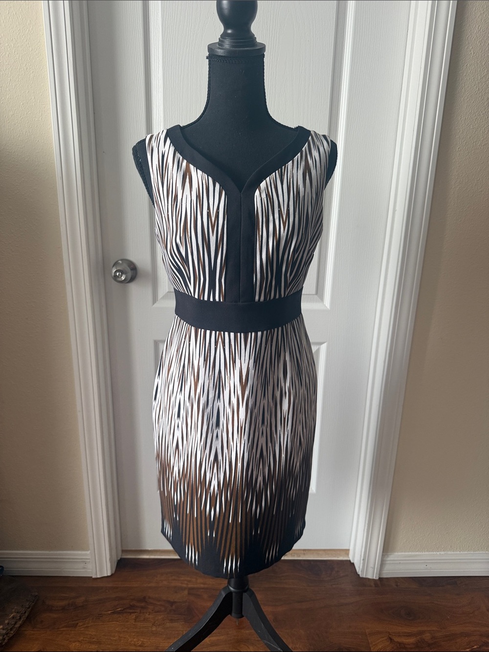 London Times Black, White and Brown Sleeveless Midi Sheath Dress